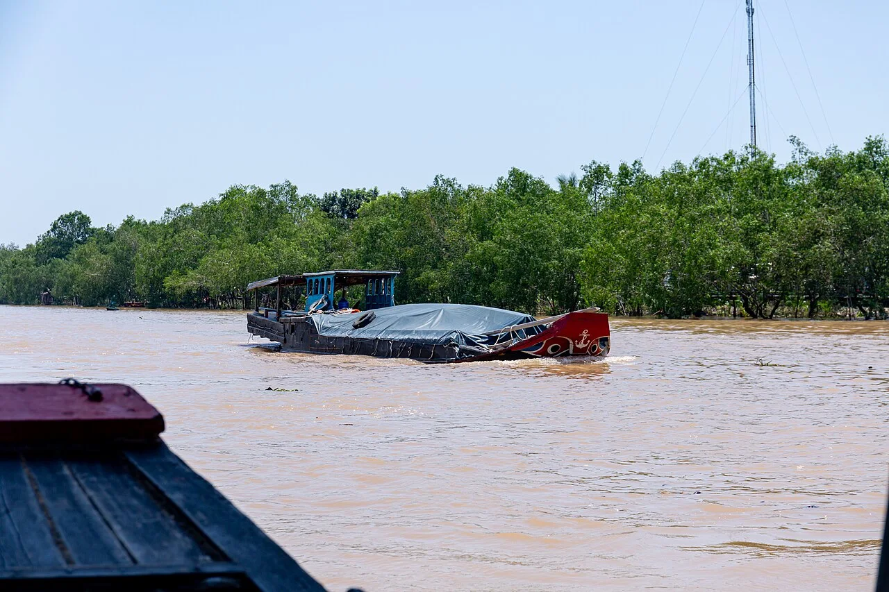 TP.Ho Chi Minh → Ben Tre → Con Ho → Vinh Long → Mang Thit